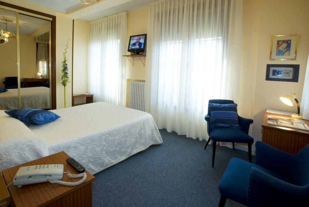 Hotel Castilla Χιχόν Εξωτερικό φωτογραφία