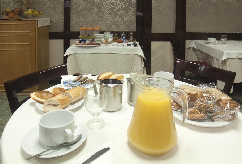 Hotel Castilla Χιχόν Εξωτερικό φωτογραφία